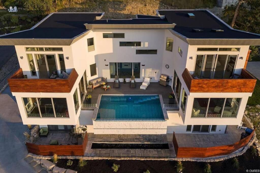 The Infinity Villa L Okanagan Valleys Newest & Hottest Summer Villa Kelowna Ngoại thất bức ảnh