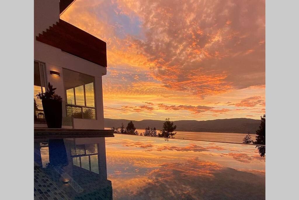 The Infinity Villa L Okanagan Valleys Newest & Hottest Summer Villa Kelowna Ngoại thất bức ảnh