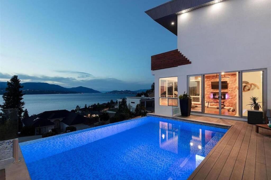 The Infinity Villa L Okanagan Valleys Newest & Hottest Summer Villa Kelowna Ngoại thất bức ảnh